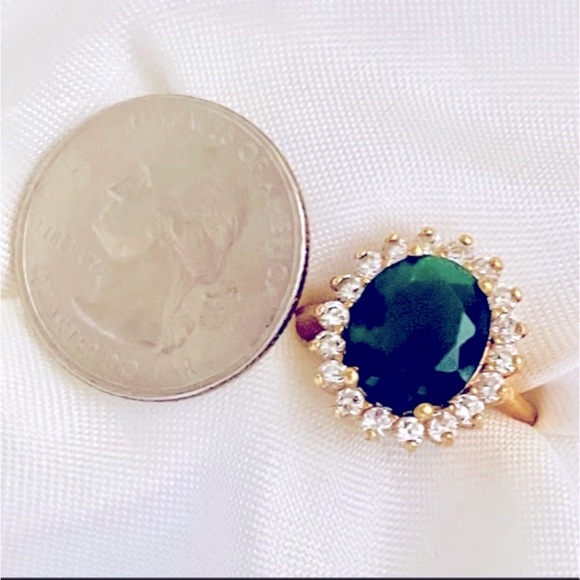 Vintage Faux Emerald Gold Necklace Earrings Ring Set with Clear Rhinestone Halo - Picture 3 of 7